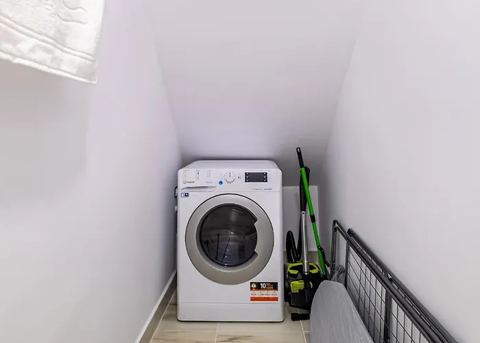 Linda Cosy Getaway *